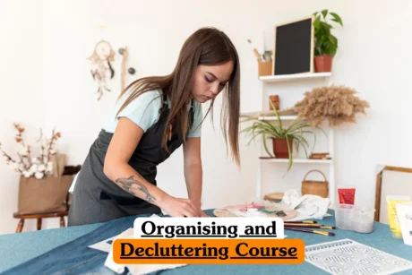 The imagery highlights critical functional management principles, focusing on psychological habit transformation, implementing the "one-in, one-out" methodology, optimizing residential square footage, and establishing daily maintenance routines.