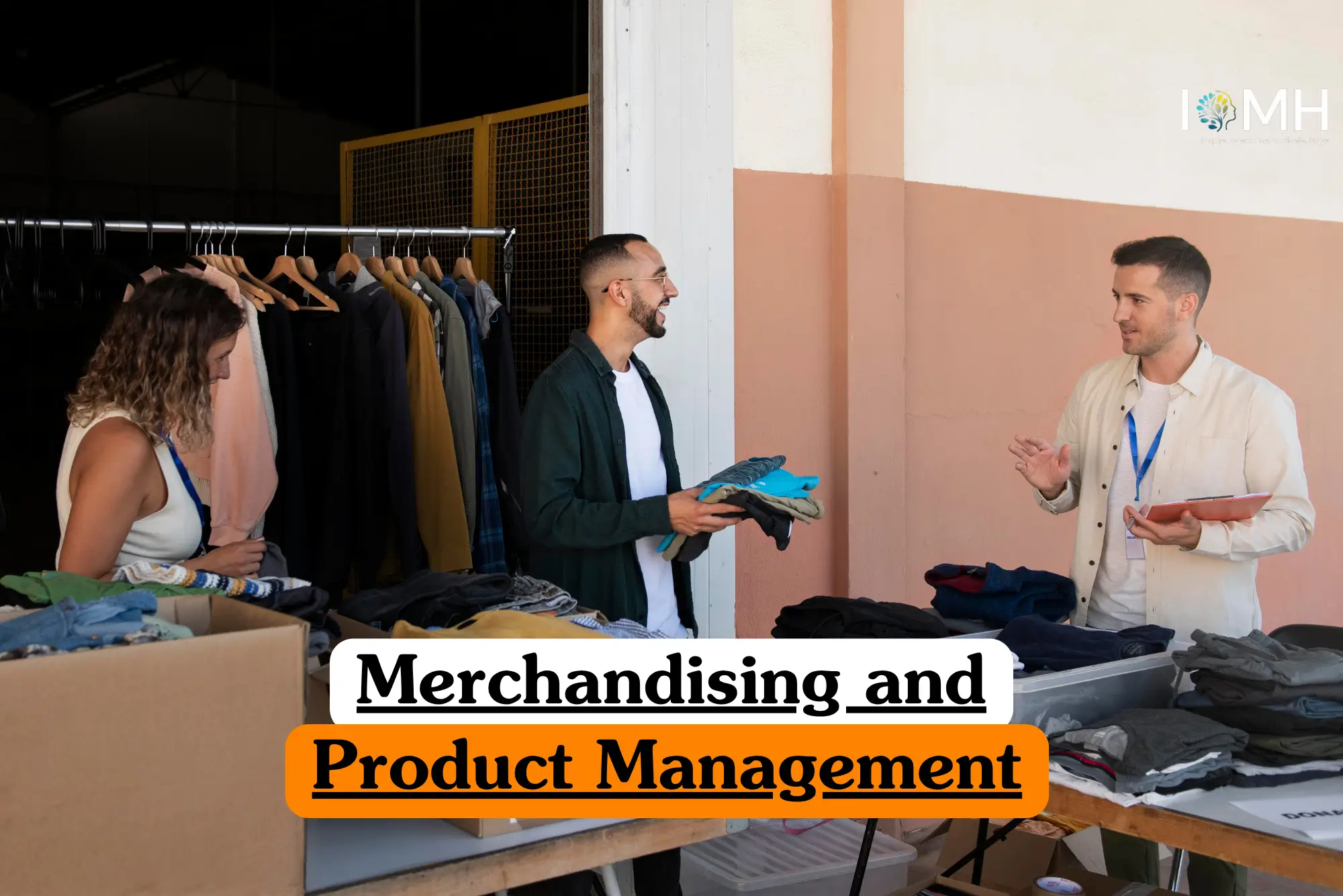 Theoretical retail strategy and fashion management training banner featuring a professional woman in a stylish boutique setting.